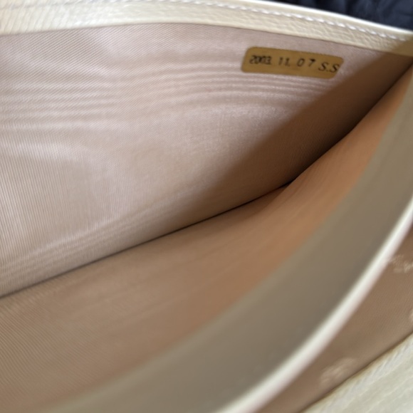 Chanel CoCo Button Ivory Wallet - Picture 6 of 12